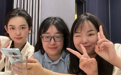 美女扒开尿口让男人桶进